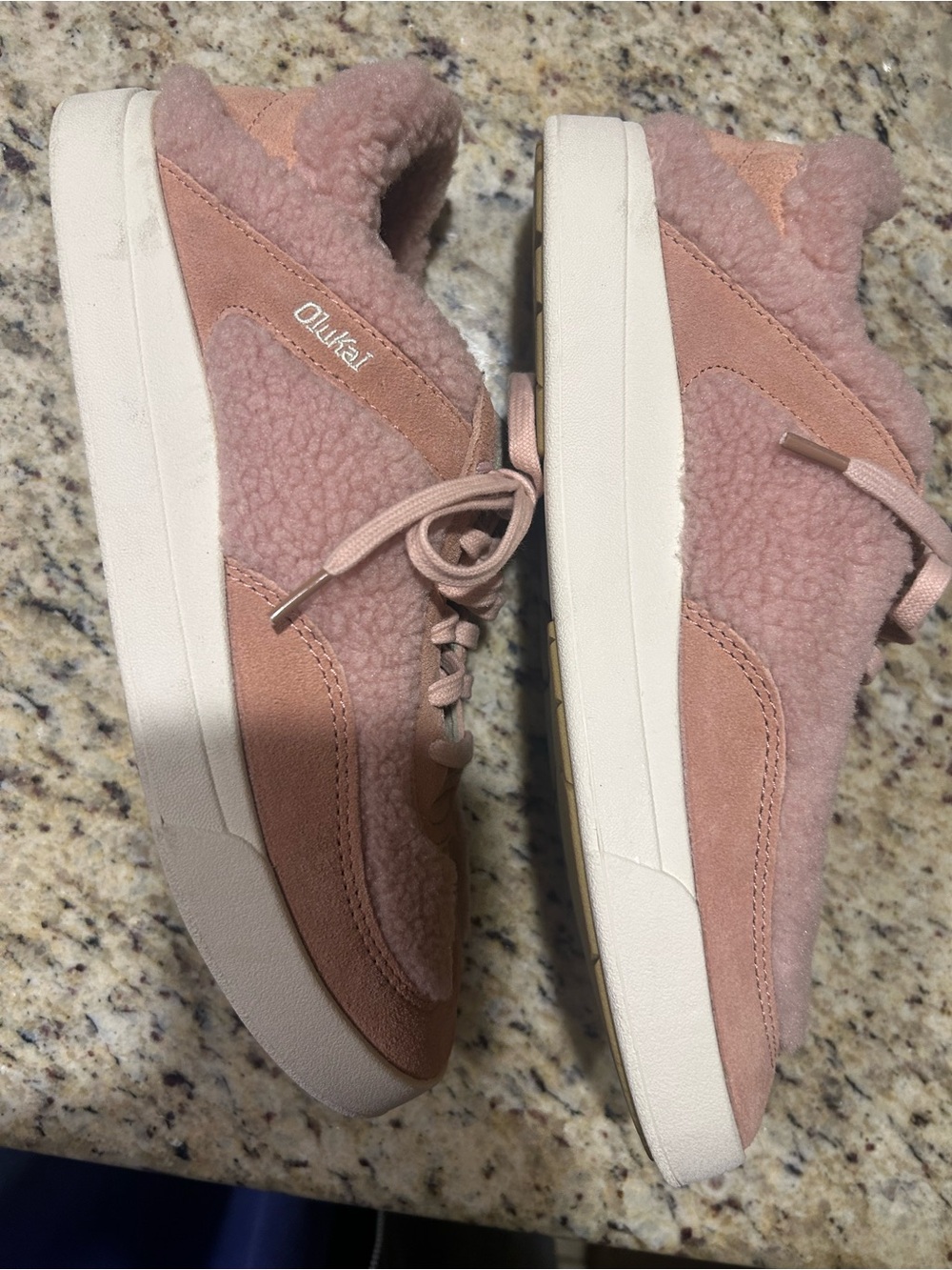 OluKai Kilea Heu retro sneakers in dusty pink Sherpa detail. NWOB Size 8 - Picture 5 of 12
